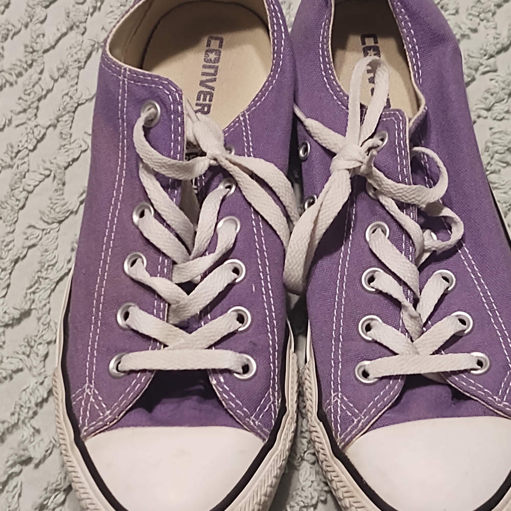 Converse size 8 men/size 10 women